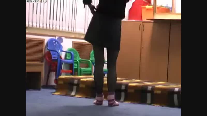 Воспитательница привела ебыря в молодые сад
