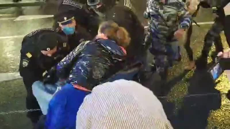 Жёсткие задержания в центре москвы