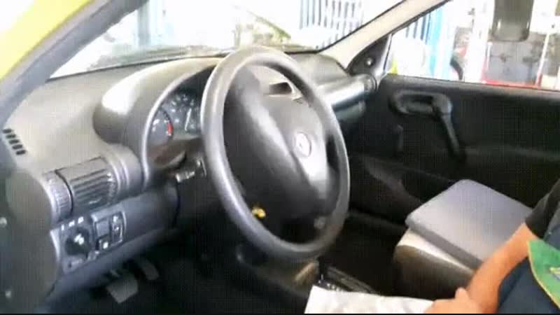 Что то машину заносит в сторону