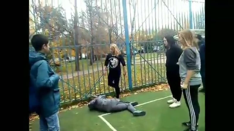 Автономная питбулиха пояснила сосунка