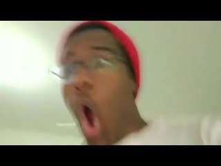 Omg did yall hear the news about young girl with pink hair at 1m likes she quirky doe ️