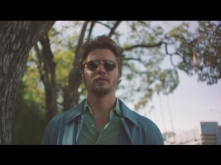 Luke grimes pour la campagne de jeffrey rгјdes