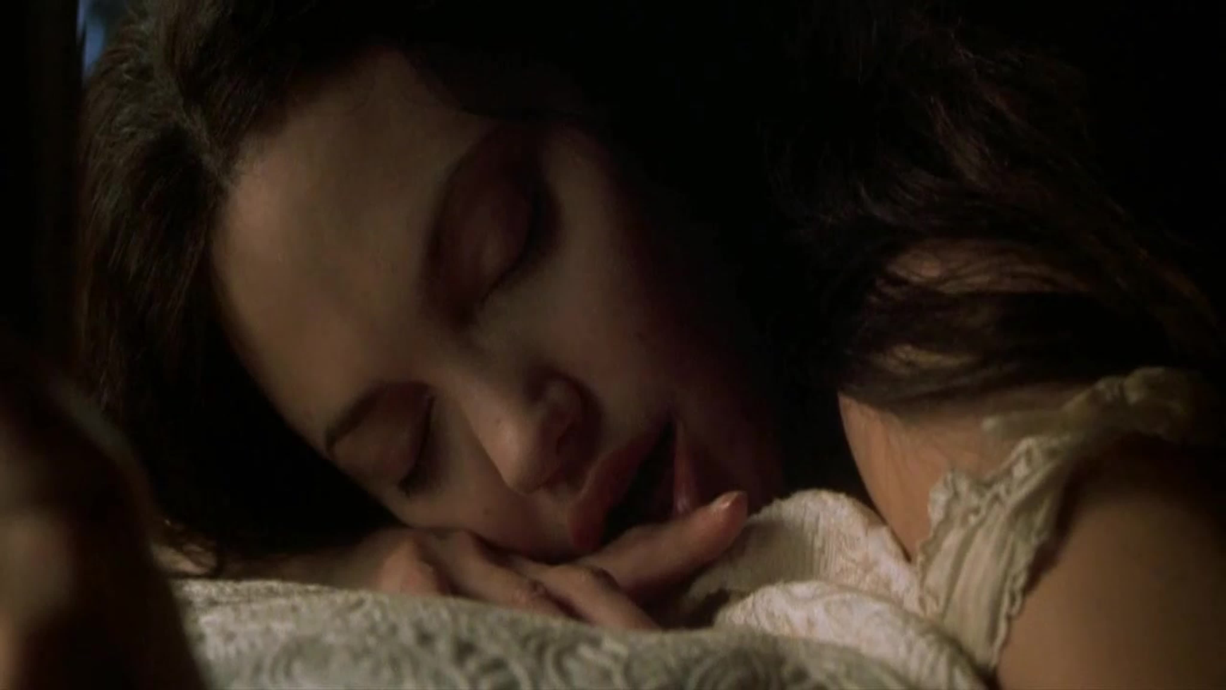 Анджелина Джоли жұмыс үстелінің эротикалық тұсқағазы Анджелина Джоли жұмыс үстелінің эротикалық тұсқағазы