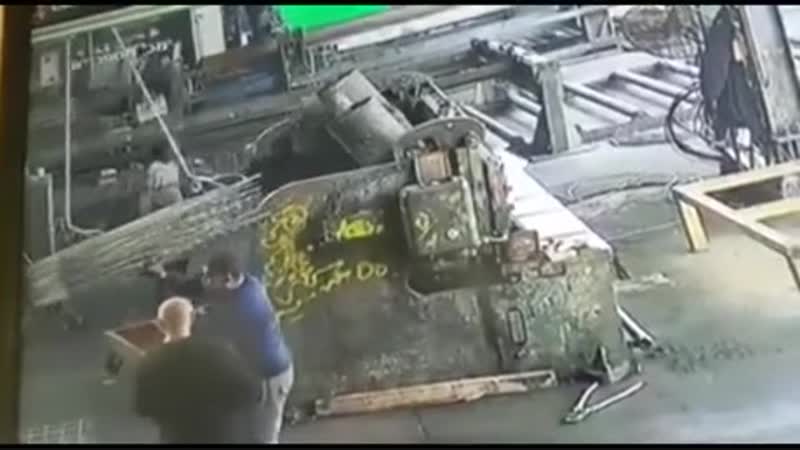 Зря он каску не надел