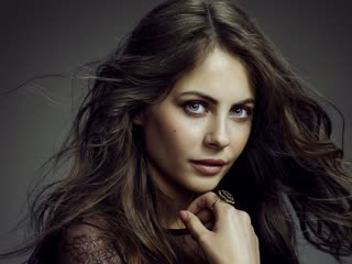 Willa holland queen arrow