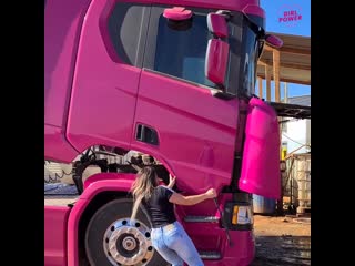 Нелегко девушке поднять кабину грузовика @daianecristinamirandacardoso it is not easy for a girl to raise a truck cab