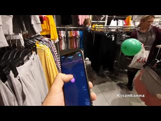 Порно делает гороловой минет в раздевалке