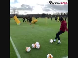 Unai takes the first team crossing drills | com/newsarsenal