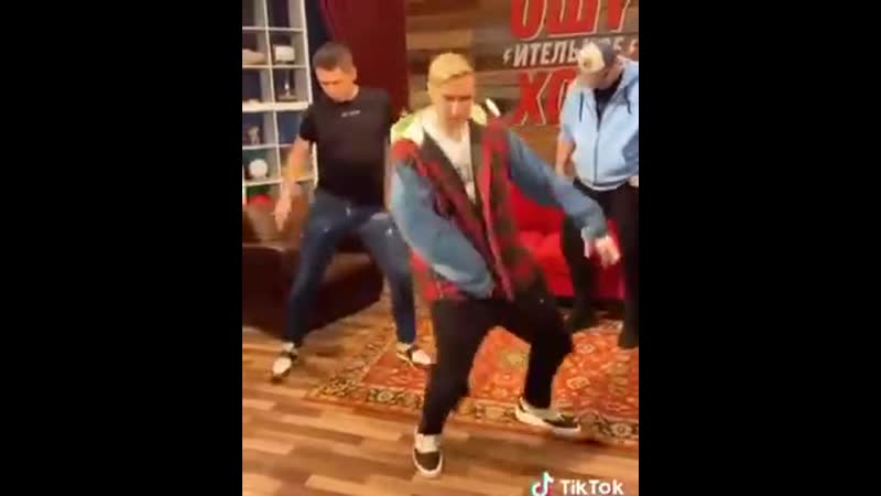 Трио танцоров батрутдинов, харламов и крид