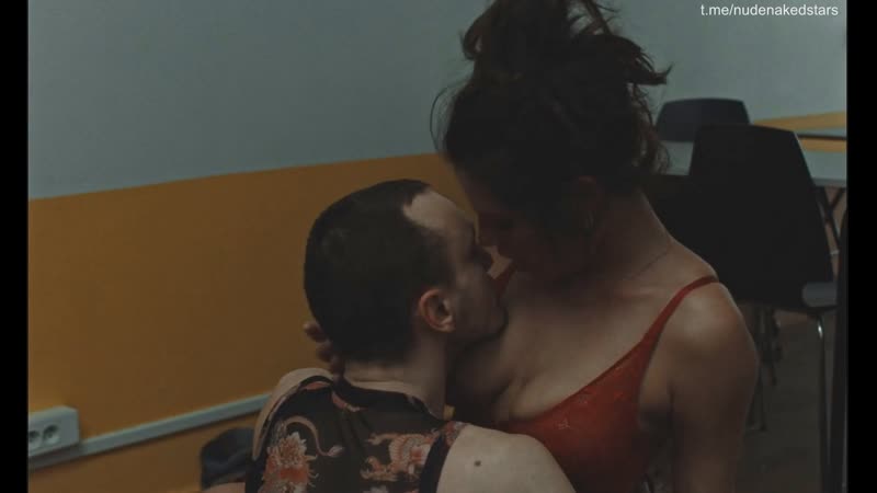 Адель экзаркопулос (adèle exarchopoulos hot scenes in "passages" 2023)