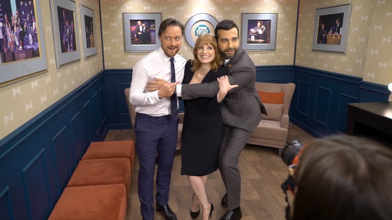 Джессика честейн и джеймс макэвой – вечерний ургант (backstage)