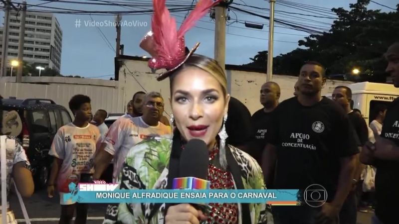 Monique alfradique ensaia para o carnaval 2016
