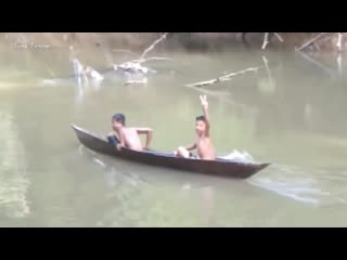 Anak anak kalimantan di sungai