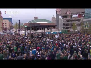 Shaq hypes up the milwaukee crowd with a barkley sucks chant to jump around via @nbaontnt