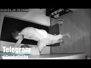 Трахает пошлую во все дырки на скрытую камеру и даёт на рот ( порно, секс, групповуха, оргия, сосет, много спермы, измена)