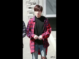 [180411] fancam daewon imagine daewon looking at you and finger hearts too