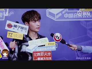 181017 exo lay yixing @ idol hits backstage interview