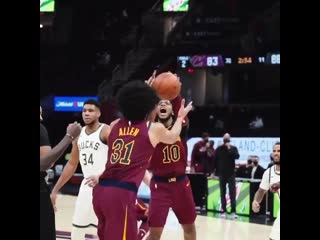 6' 1" darius garland beat giannis on a jump ball 😳