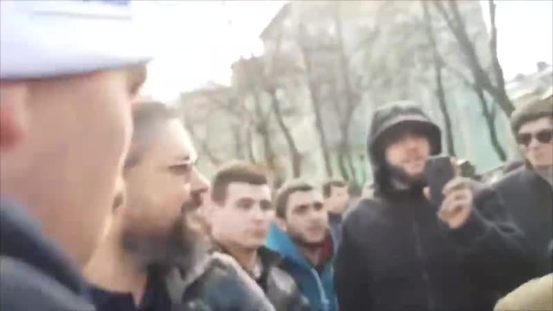 На митинге порошенко титушки напали на его противников