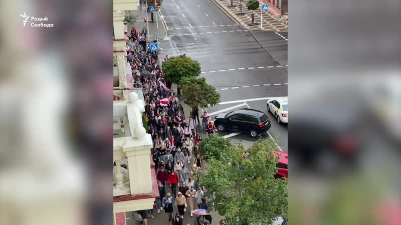 Студэнцкая калёна ідзе па карла маркса