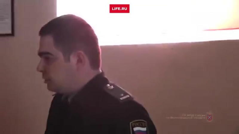 "да не брал я ничего!" в волгограде пристав расплакался при задержании за взятку