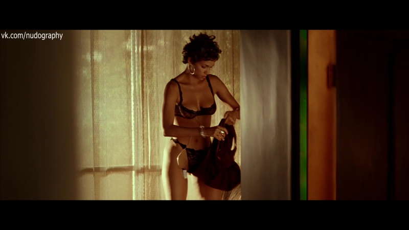 Холли берри (halle berry) в фильме "пароль «рыба меч»" (swordfish, 2001, доминик сена)