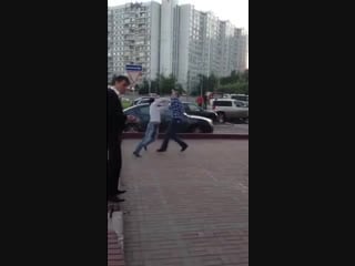 Выследил гуляющую с любовником жену