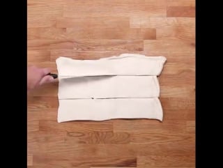 Cheese stuffed pizza pretzels