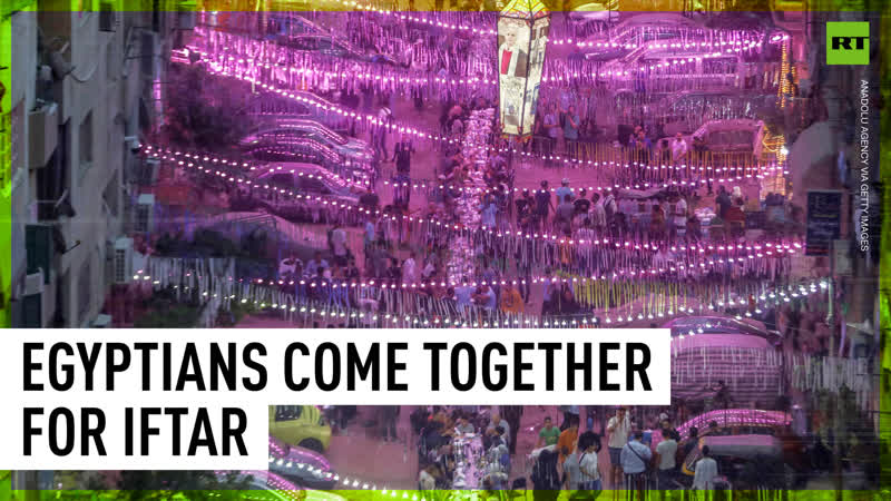 Thousands of muslims gather in giza to break their fast with iftar