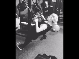 Witney carson on instagram
working out with @vonmiller is no joke! motivationmonday unbreakable