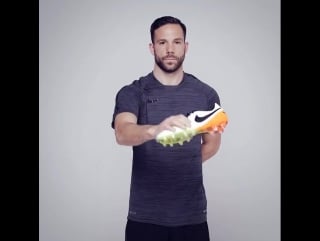 Castro via instagram @bereit für das derby morgen mit meinem neuen #tiempo 💪🏼 #bvb #blackandyellow"