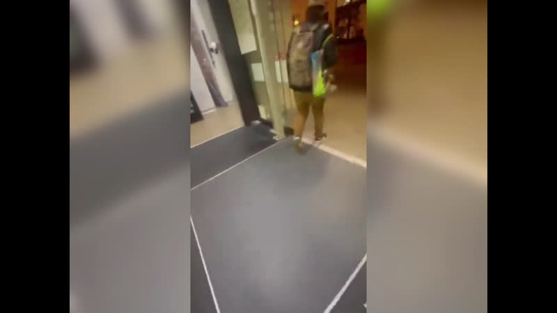 В сан франциско сшановцы заходят в walgreens и берут всё что хотят, не платя но нашёлся пиндос, который мешает людям отовариват