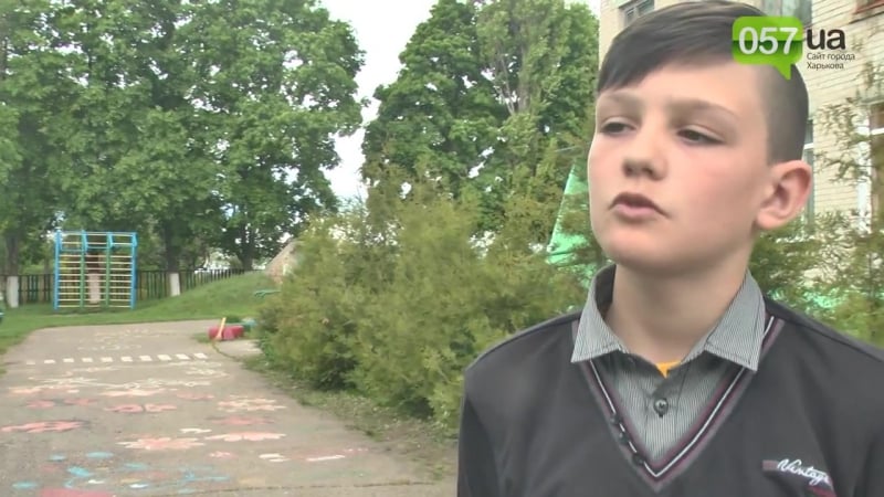 Директор харківської школи фізично і морально пресингував учня за патріотичну стрижку