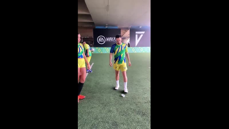 Сыграем в бутылочку?)))