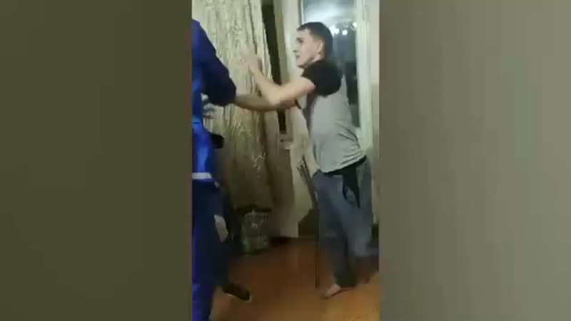 В ульяновске пьяный муж беременной женщины избил фельдшера скорой за просьбу не мешать