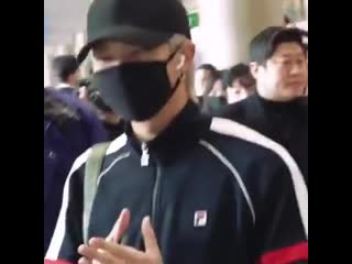 Back to korea with an all porn daesang, look at his happy eyes