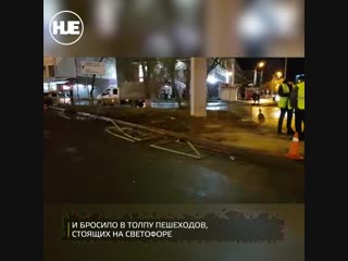 В тюмени водитель протаранил пешеходов