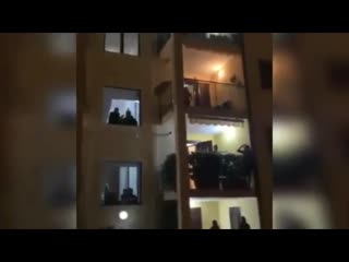 Compilation of italians singing from their balconies during the lockdown