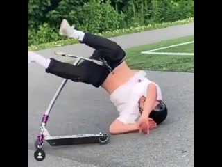 Вундервафел показывает трюк с проникновением в очко