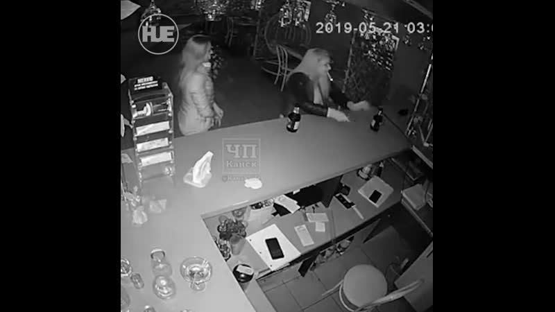 В канске девушка покурила в баре, несмотря на просьбы этого не делать