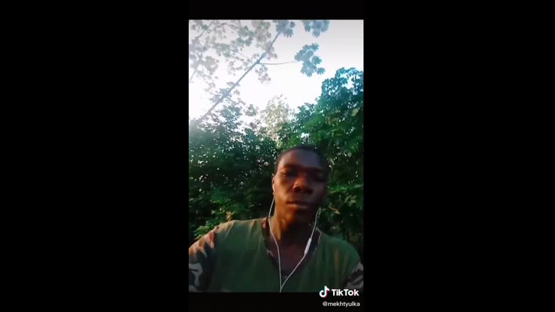 Негр дибил трахает бум бич