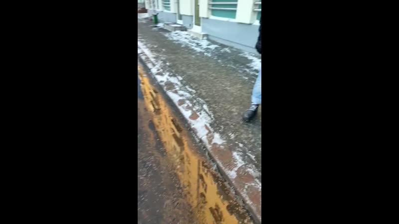 Ебнутый кашалот выжрал напиток вместе с банкой