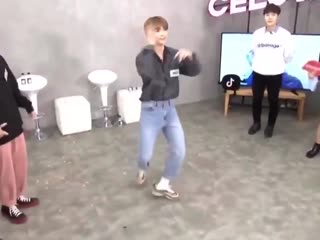 Stray porn hyunjin dance to monsta x shoot out omg - BEST XXX TUBE
