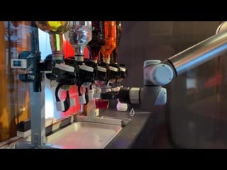 The new bar where ai robot makes alcohol @ikebukuro japan yoroh no taki qbit robotics