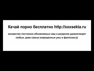 Девушка раздевается на берегу озера перед рыбаками