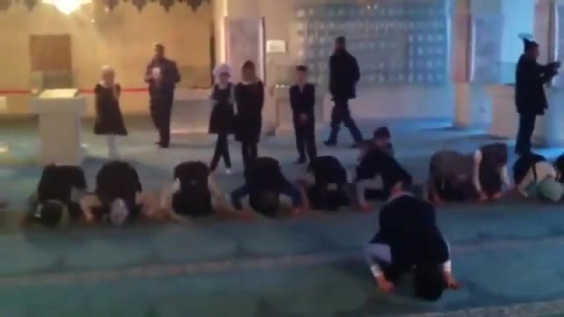 Мечеть porn video – Русские ребятишки совершили намаз на экскурсии в московскую мечеть