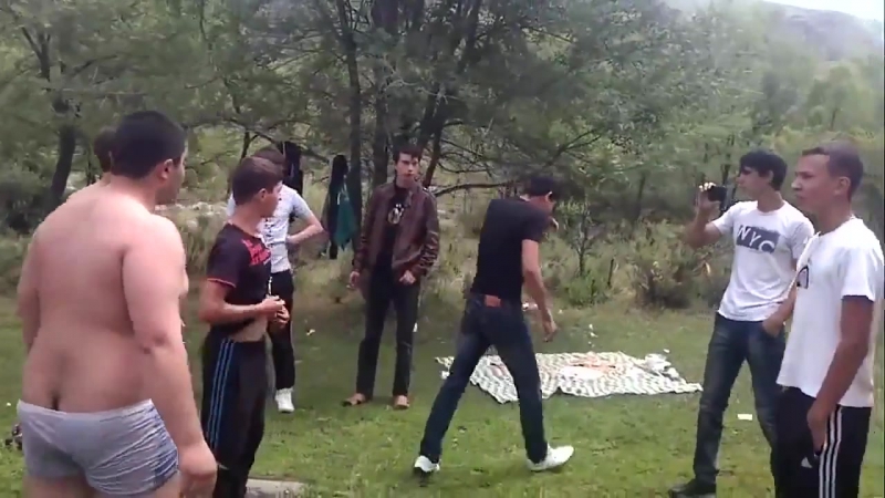 Ударил porn video – Драка красиво ударил в голову каазец