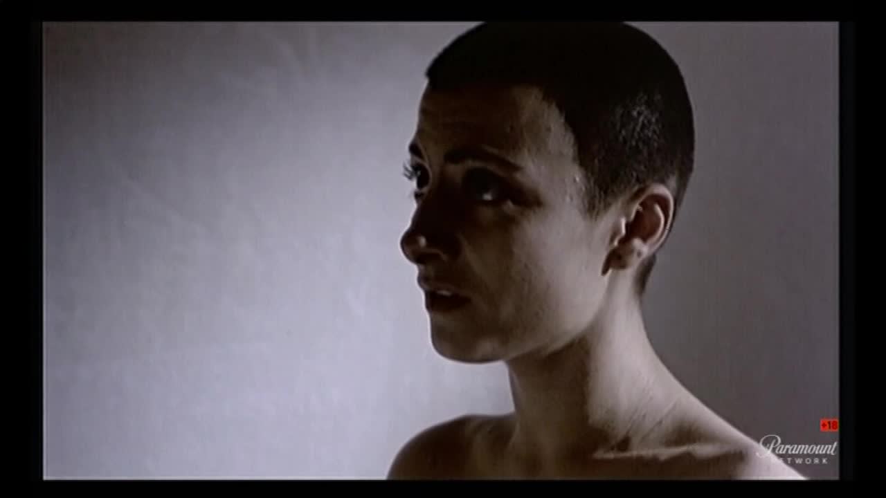 Salto al vacío (1995) najwa nimri sexy escene 01