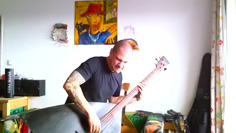 Rock'n'roll on contrabass balalaika (with distortion)