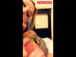 Балуется члеником на вебку 😍 tgirl / shemale